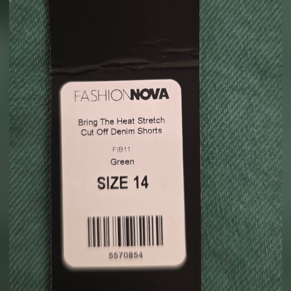 Fashion Nova Green Distressed Cut Off Denim Shorts Size 14 NWT - Picture 5 of 10